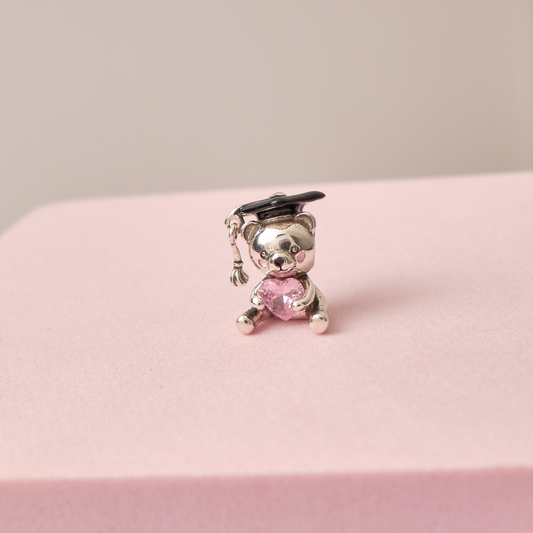 Charm Osita Graduada